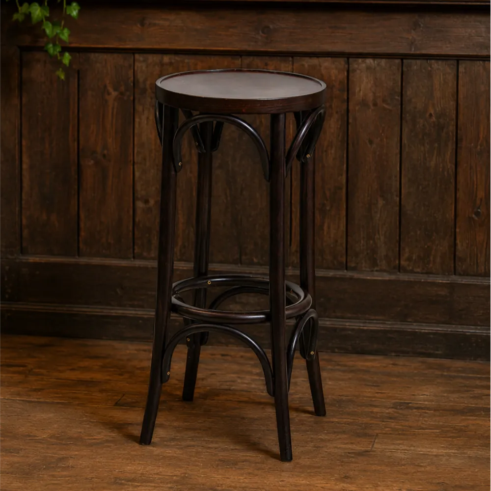 barkruk weener thonetstijl van massief beukenhout met walnootkleurige afwerking